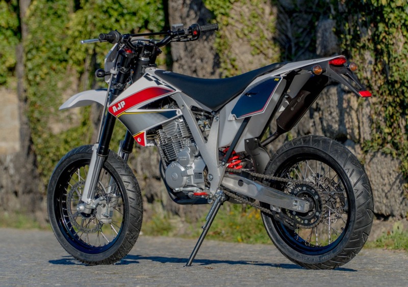 AJP PR3 125 Supermoto PR3 125 Supermoto (2019 - 20) (3)