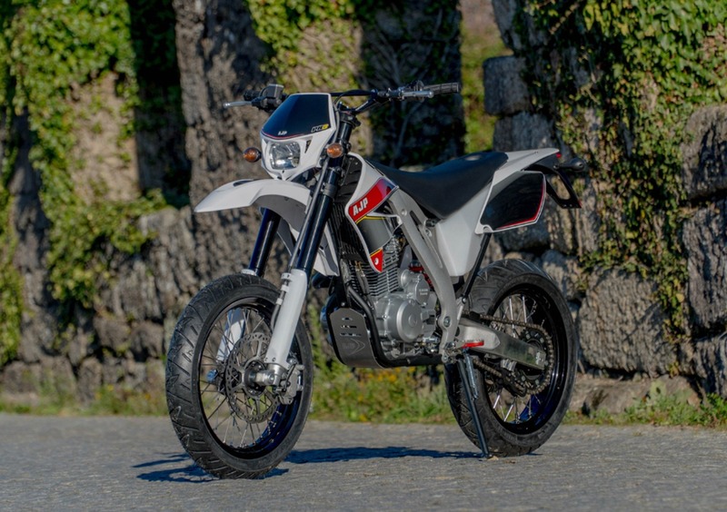 AJP PR3 240 Supermoto PR3 240 Supermoto (2019 - 20) (2)