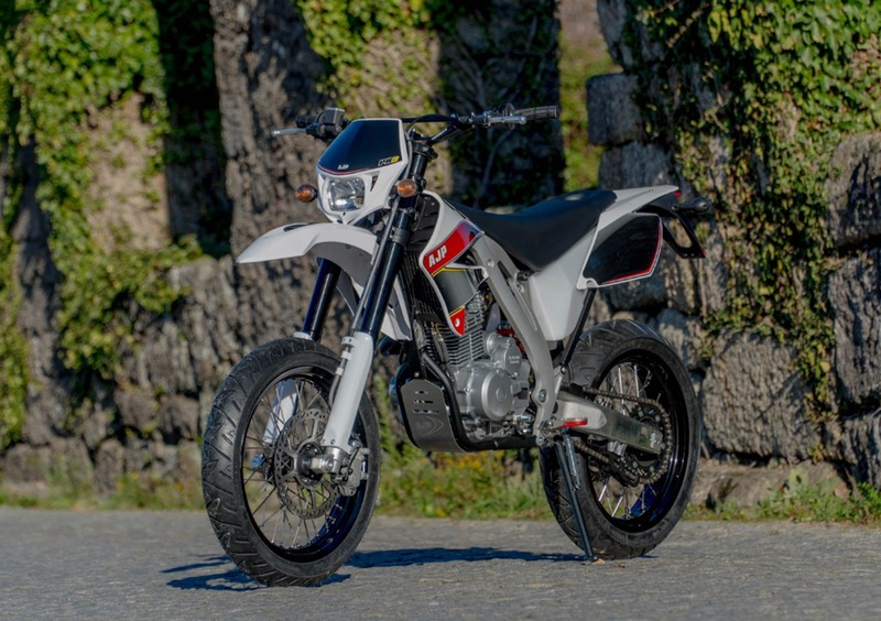 AJP PR4 240 Supermoto PR4 240 Supermoto Pro (2019 - 20) (2)