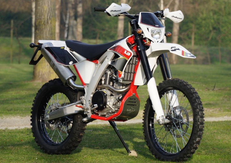 AJP PR5 250 Enduro PR5 250 Enduro (201 - 20) (3)