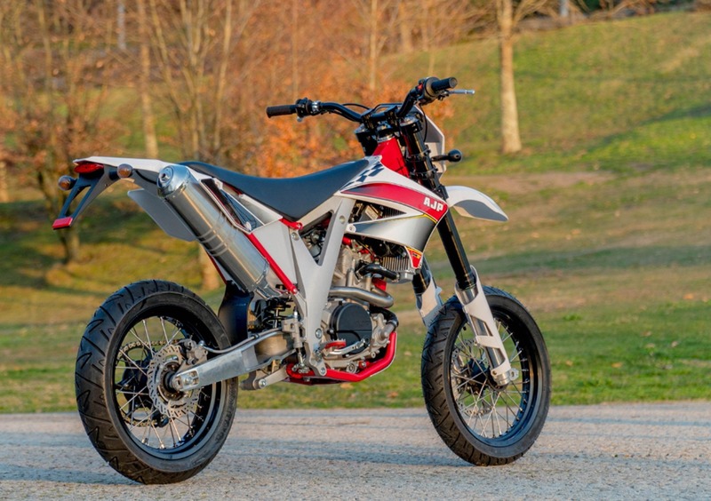 AJP PR5 250 Supermoto PR5 250 Supermoto (2019 - 20) (3)