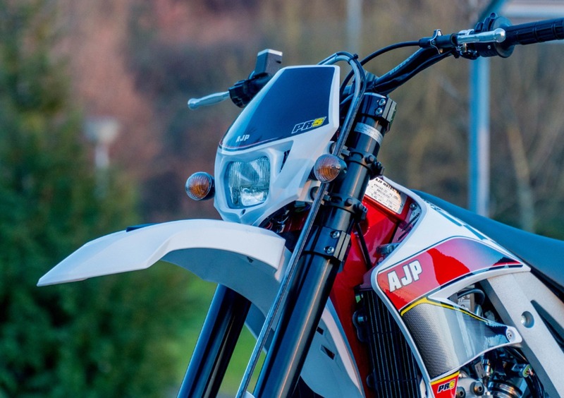 AJP PR5 250 Supermoto PR5 250 Supermoto (2019 - 20) (4)