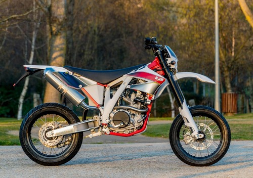 AJP PR5 250 Supermoto