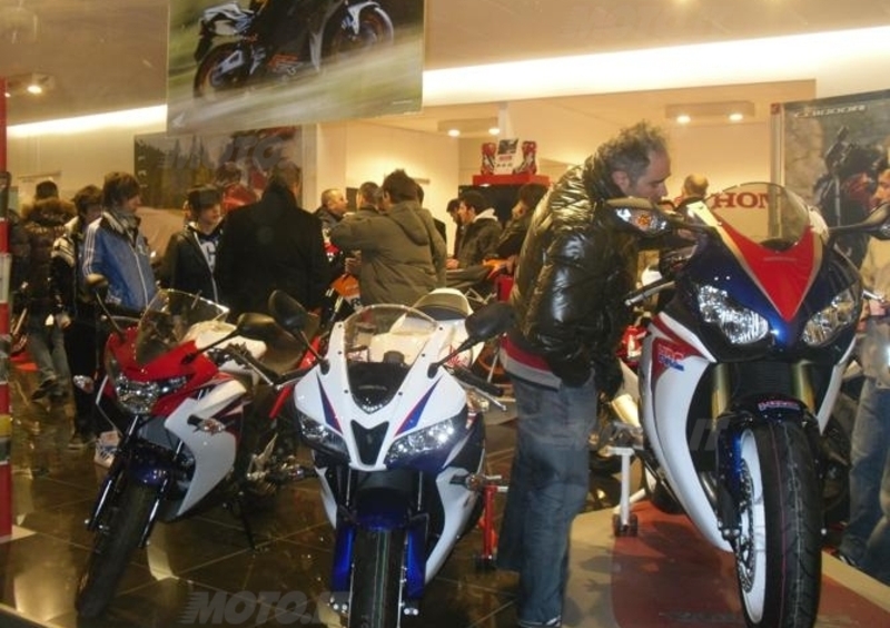 Dovizioso all&#039;inaugurazione di Moto Macchion