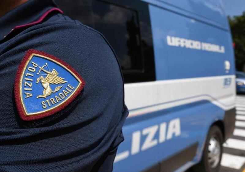 Autista ubriaco alla guida di un pullman di ragazzini in gita: patente ritirata