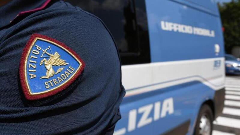 Autista ubriaco alla guida di un pullman di ragazzini in gita: patente ritirata