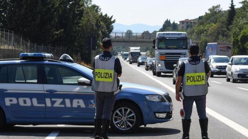 Guidava un TIR sulla A4 di notte: non aveva mai preso la patente 