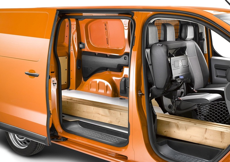 Opel Vivaro Furgone (12)