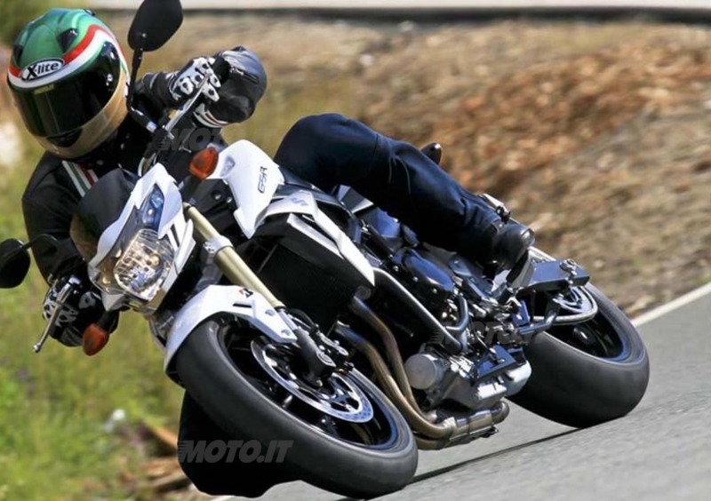 Suzuki GSR750 in prova presso tutti i concessionari