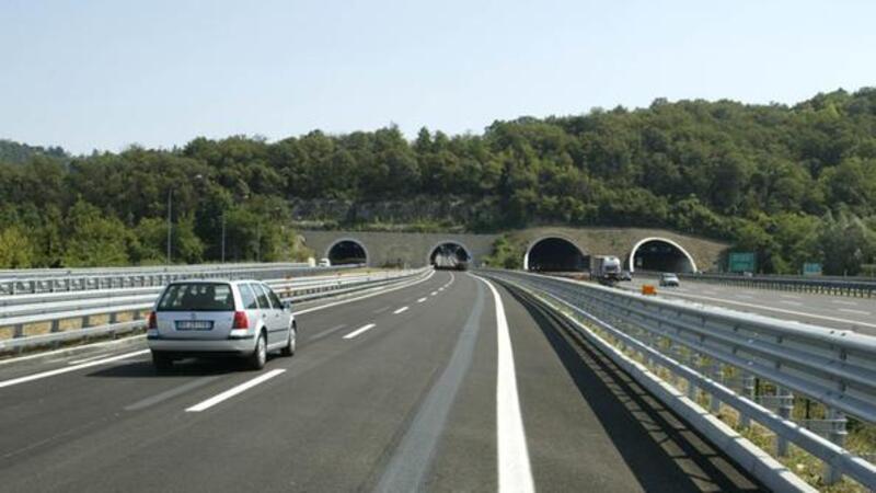 In bici in tangenziale di notte: fermati un 17enne e un 18enne