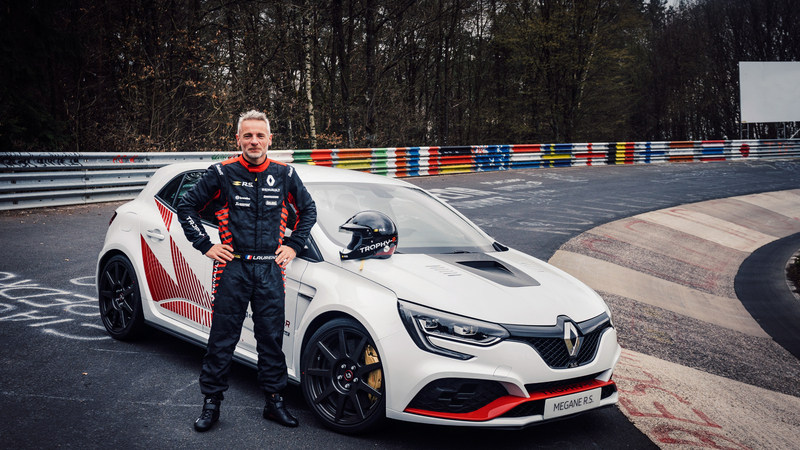 Megane R.S Trophy-R, la francese si riprende il record al Ring [Video]