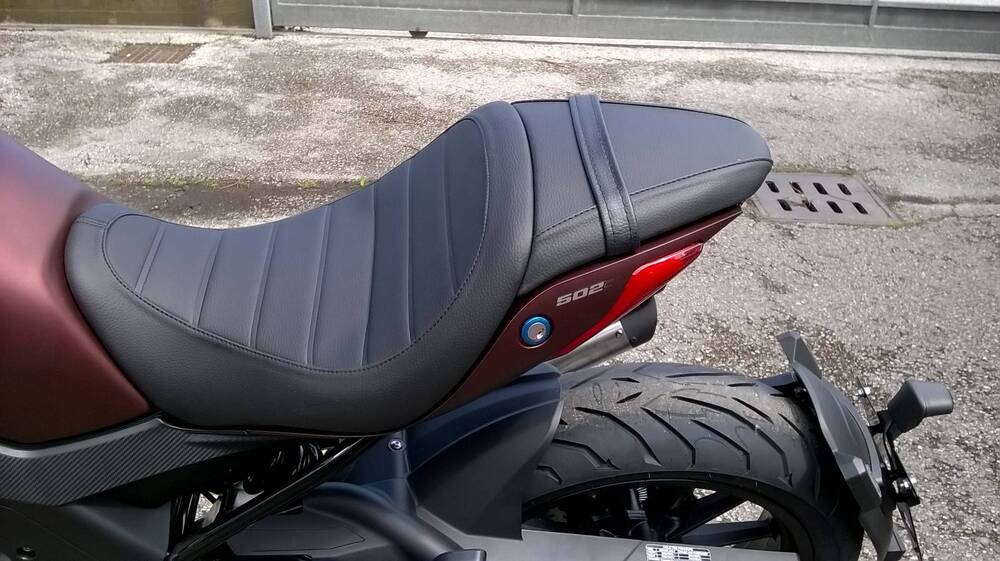 Benelli 502 C (2021 - 25) (2)