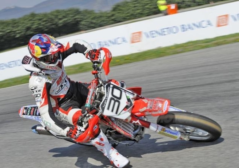 Mondiale Supermoto. Thomas Chareyre vince il GP d&#039;Italia