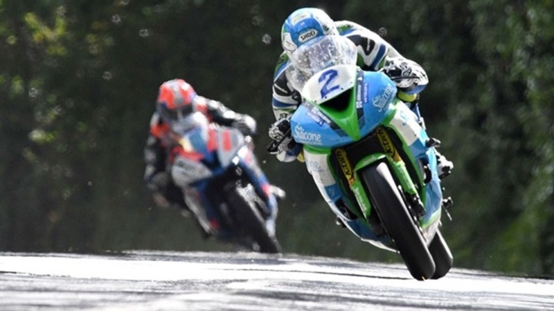 Tourist Trophy 2019: Harrison domina le prime qualifiche