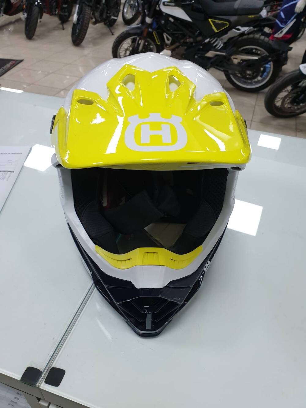 Casco Husqvarna Bell (2)