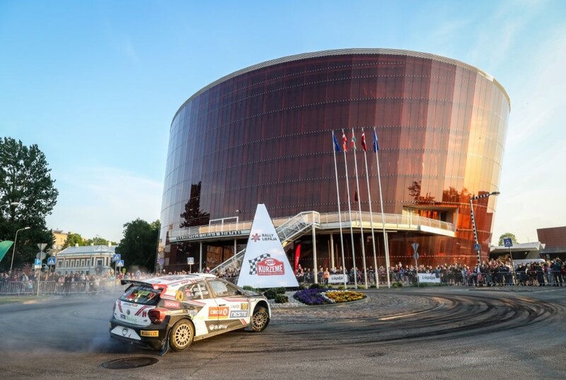 Oliver Solberg in azione nel rally di Lettonia