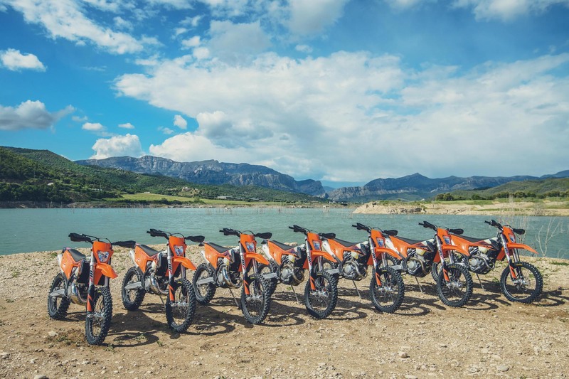 La gamma 2020 delle KTM E-XC schierata