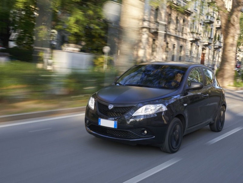 Lancia Ypsilon 1.2 69 CV 5 porte S&S Black and Noir