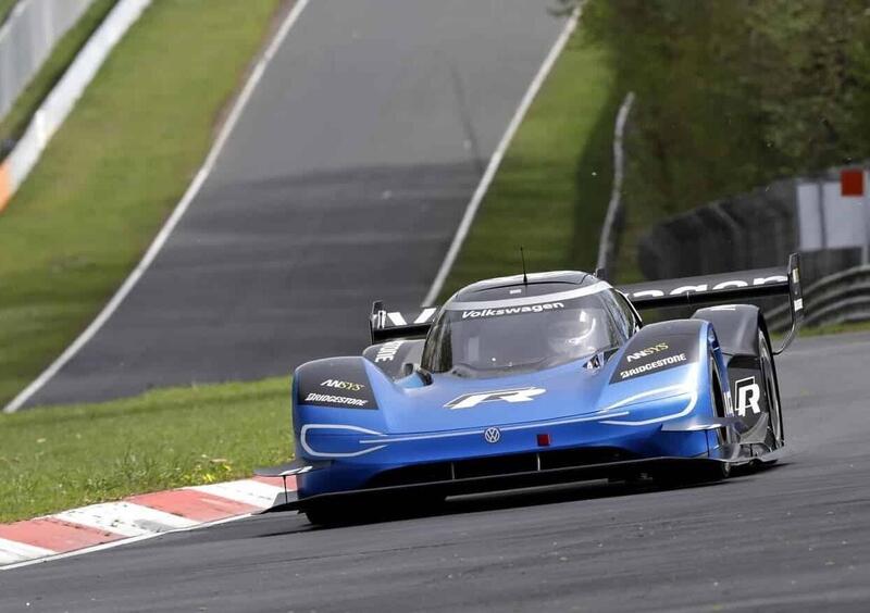 Volkswagen ID.R, record al 'Ring con un tempo spaventoso