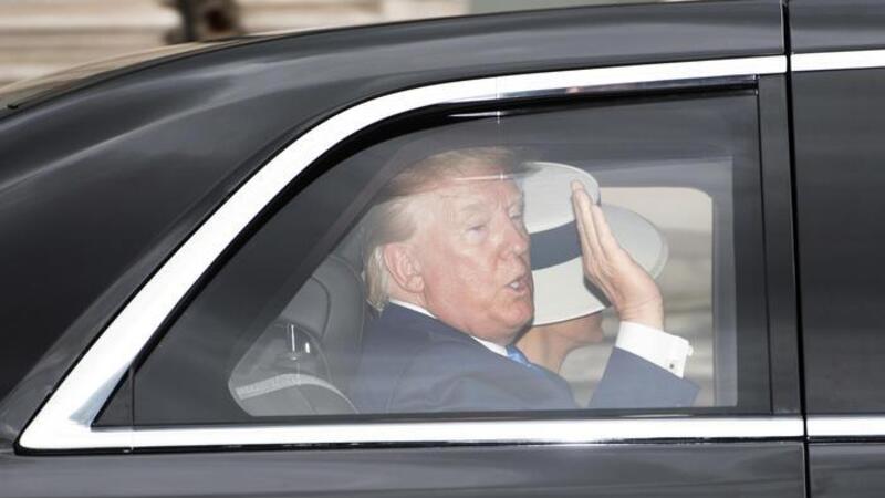 Trump noleggia quattro limousine delle... pompe funebri