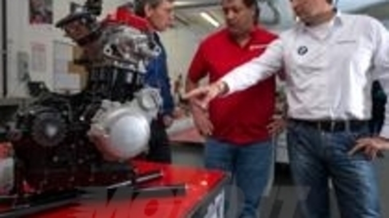 Husqvarna 900. Svelato il motore!