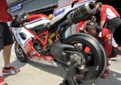 Niente SBK per Simoncelli. Test per Aprilia, BMW e Ducati