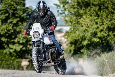 BMW nineT Paris Dakar KIT Unit Garage: TEST