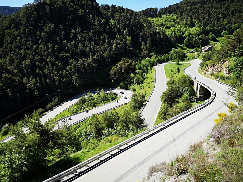 Le strade della Val Roya sono un parcogiochi perfetto per la Giulia Quadrifoglio