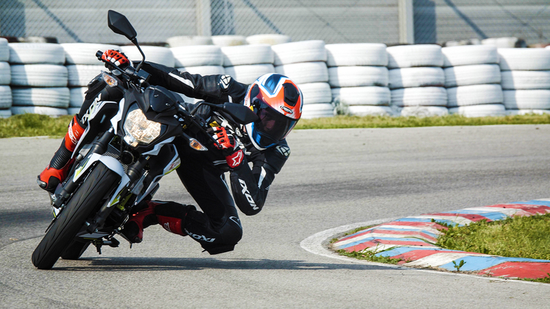 Tra i cordoli del kartodromo di Cremona con la Kawasaki Z125