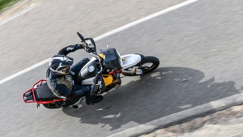 Moto Guzzi Day Piacenza, il primo Ape-Ritrovo per l&#039;Aquila di Mandello