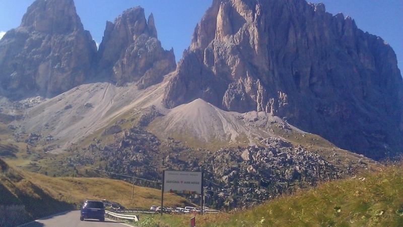 Tutelare le Dolomiti chiudendo i passi: la proposta di Kompatscher a Cortina