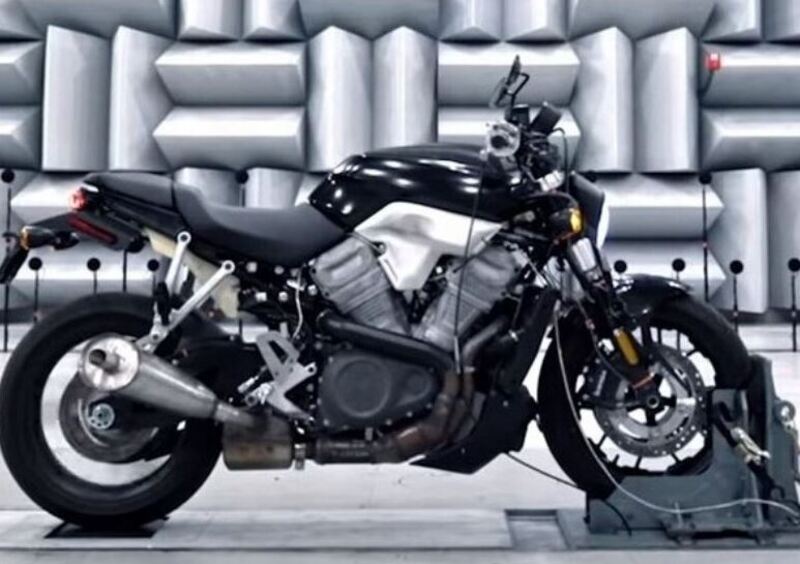 Harley-Davidson: brevetta il &ldquo;Bareknuckle&rdquo; dopo il mitico &ldquo;Knucklehead&rdquo;