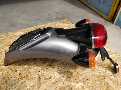 PARAFANGO POSTERIORE PER TRIUMPH THRUXTON 1200