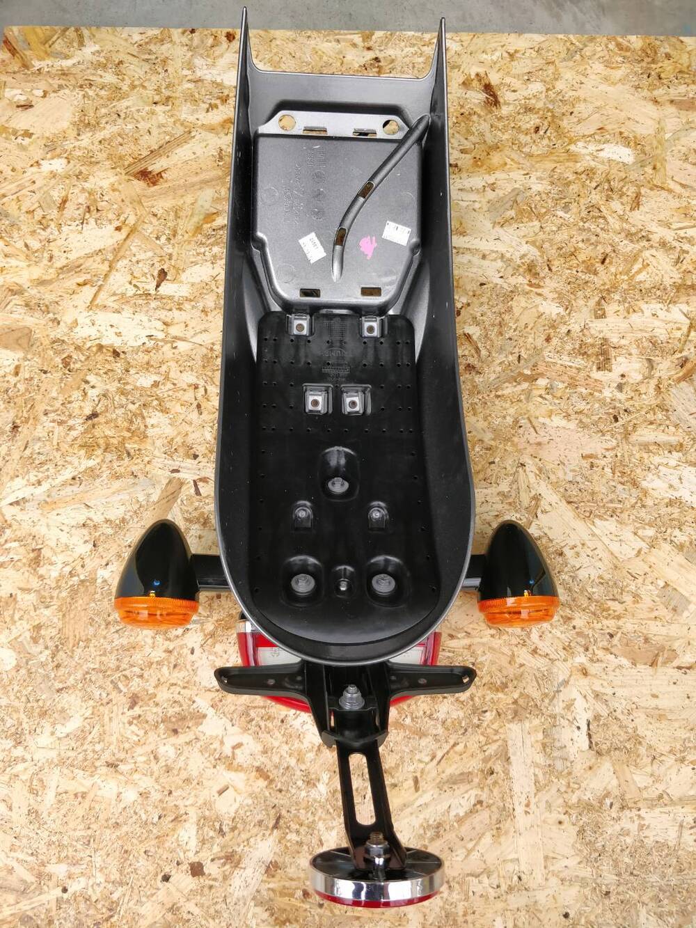 PARAFANGO POSTERIORE PER TRIUMPH THRUXTON 1200 (3)