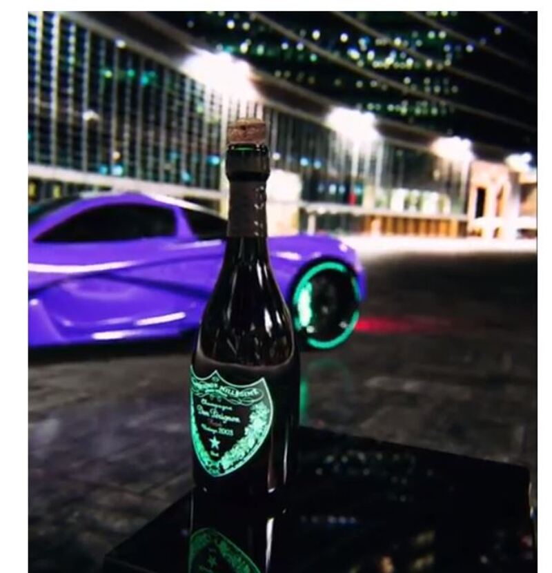 Sboccia il Dom P&eacute;rignon con l&rsquo;alettone della McLaren P1 [video]