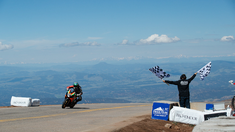 Rennie Scaysbrook, Aprilia Tuono, vince alla Pikes Peak. Le Classifiche