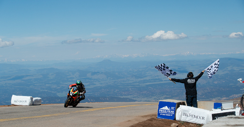 Rennie Scaysbrook, Aprilia Tuono, vince alla Pikes Peak. Le Classifiche