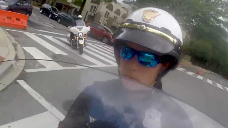 Lauren, la prima motociclista dei Servizi Segreti di Trump