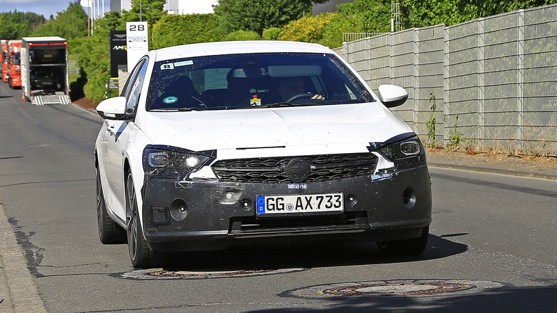 Opel Insignia restyling, le foto spia 