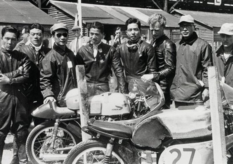 Il team Honda all&#039;esordio mondiale al TT del 1959