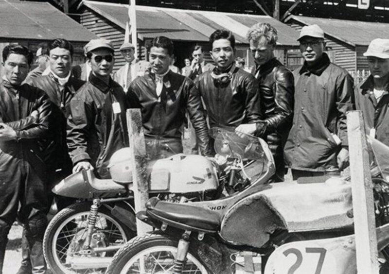 Il team Honda all&#039;esordio mondiale al TT del 1959