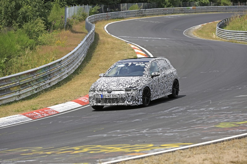 Volkswagen Golf GTI, le foto spia al N&uuml;rburgring