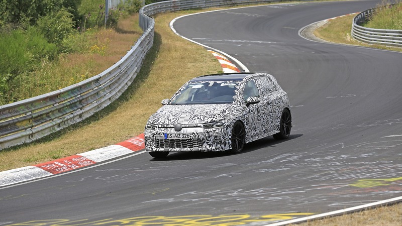 Volkswagen Golf GTI, le foto spia al N&uuml;rburgring