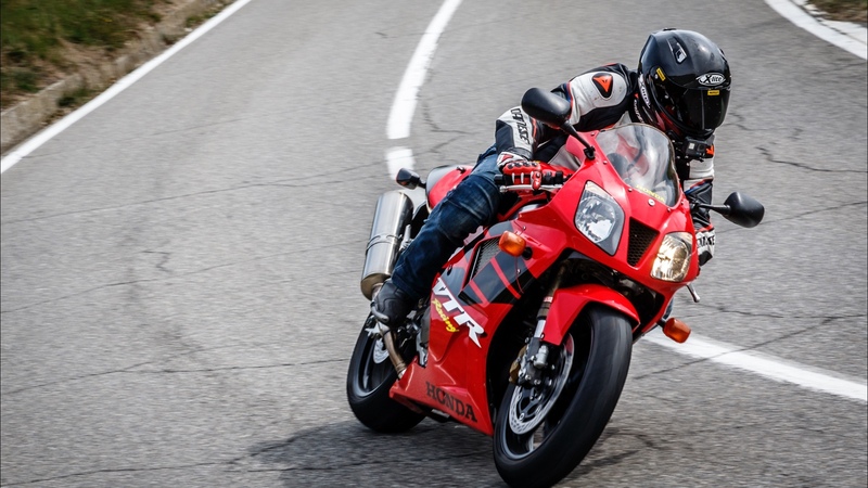 Honda VTR 1000 SP1. TEST YoungTimer: nata per battere la Ducati