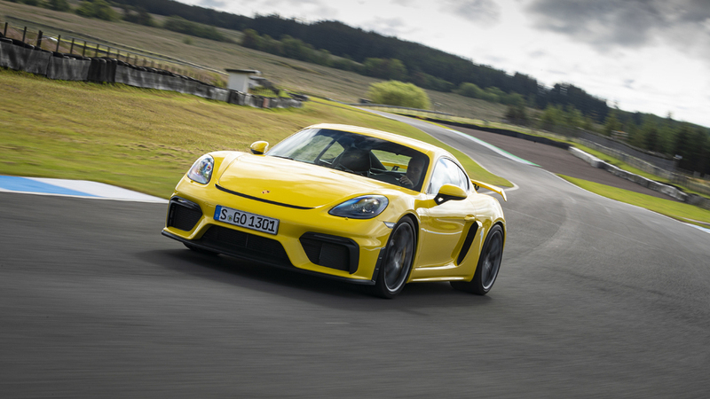 Porsche 718 Cayman GT4, in pista con il flat six aspirato [Video]