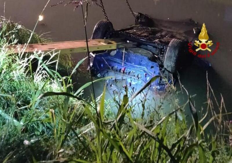 Jesolo, auto in un canale, morti quattro ragazzi. Fermato un romeno