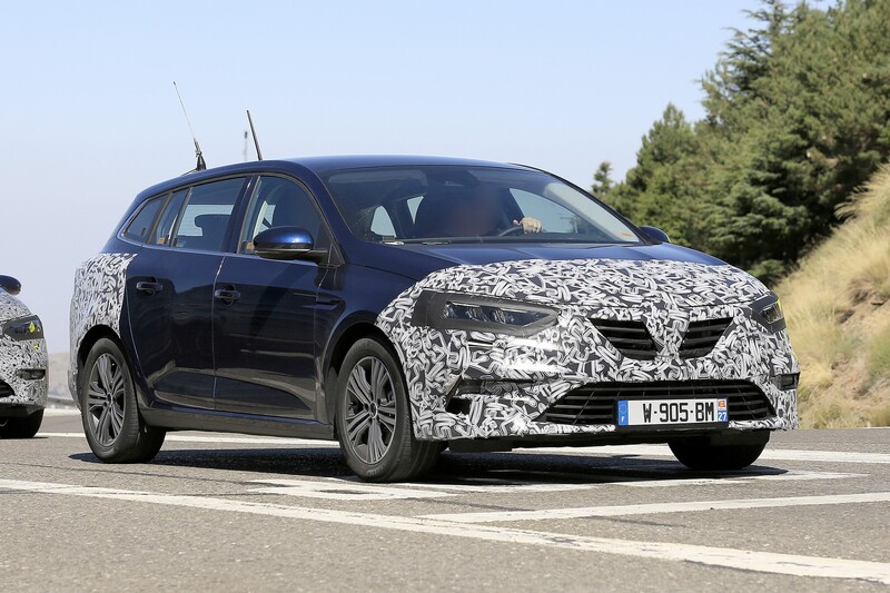 Renault Megane: restyling anche per la station wagon [Foto spia]