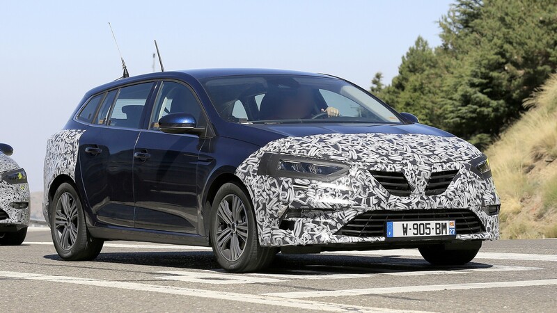 Renault Megane: restyling anche per la station wagon [Foto spia]