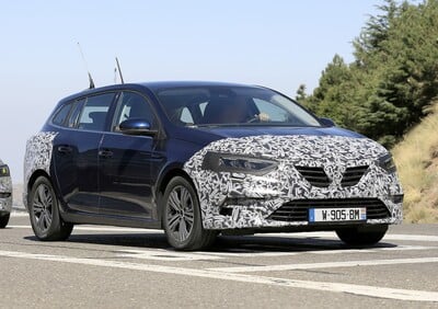 Renault Megane: restyling anche per la station wagon [Foto spia]