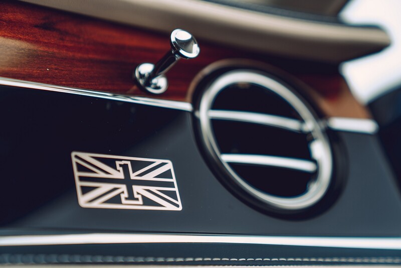 Il dettaglio della Union Jack con il n&deg;1 al centro